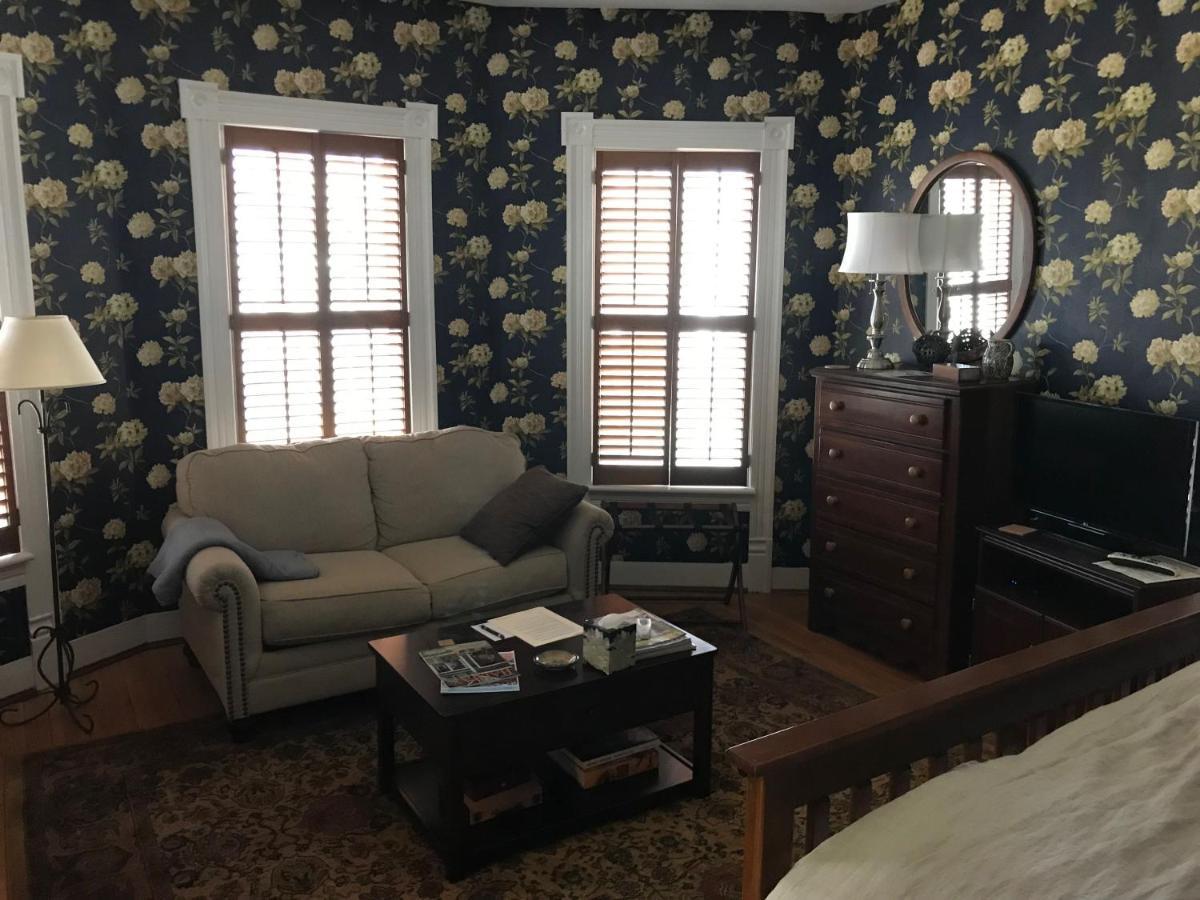 Charles Bass House Bed & Breakfast South Boston Exterior foto